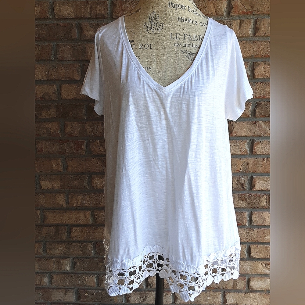 Torrid White V-neck Short Sleeve Top.